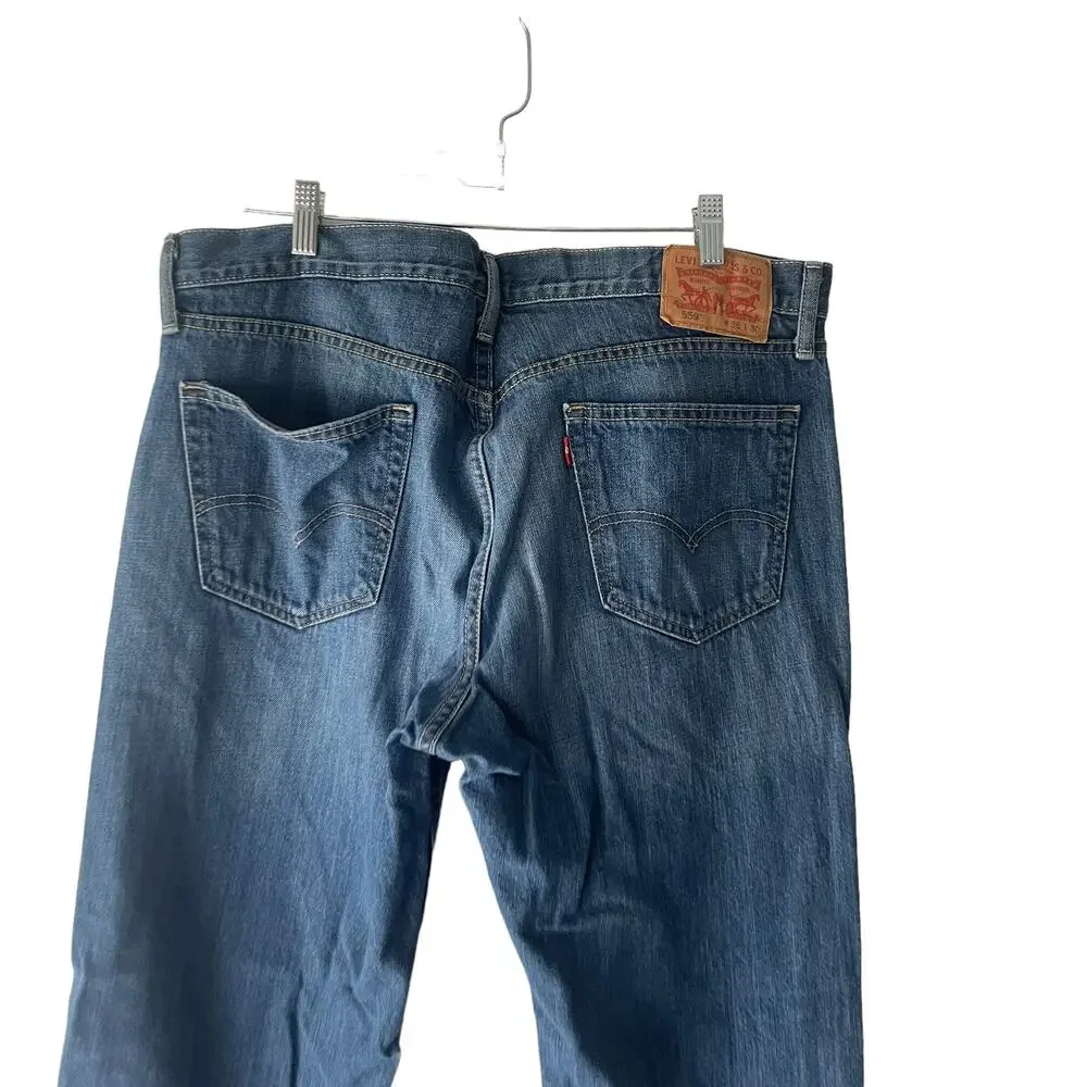 Levi's 559 Men's Size W36‎ L30 Medium Wash Blue Straight Leg Jeans